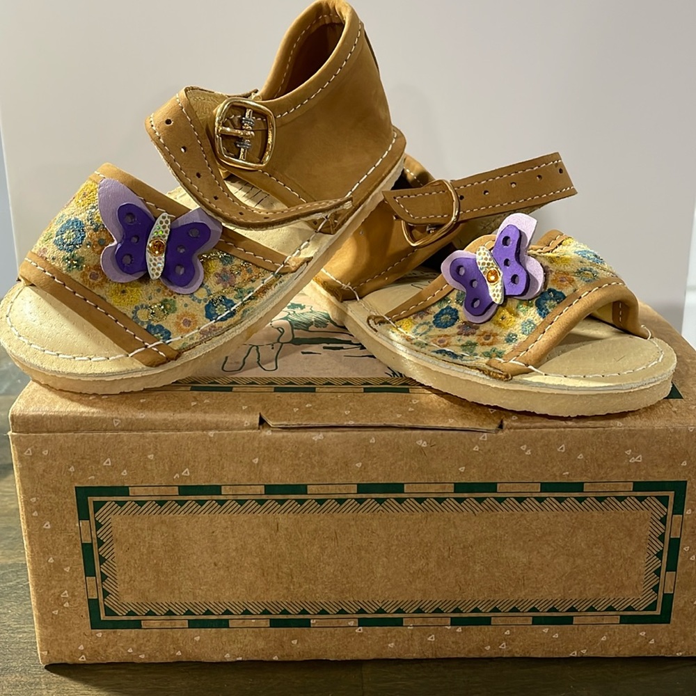 NWB Bear Feet Butterfly Girl Sandals Size